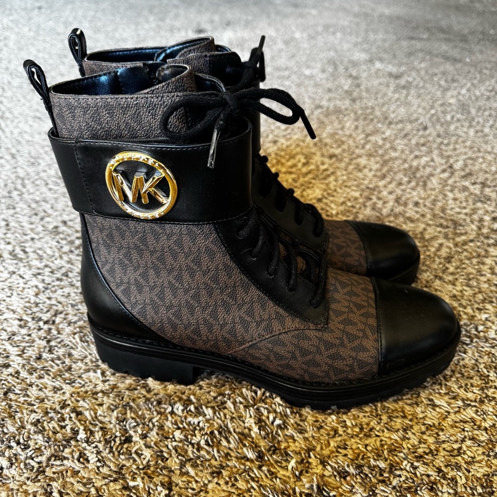 Michael Kors Women's 8.5‎ Tatum Combat Biker Side-Zip Signature Boots